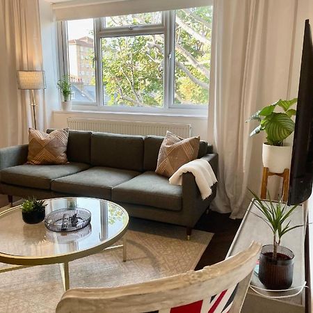 Newly Refurbished 2 Bedroom Apartment In South ลอนดอน ภายนอก รูปภาพ