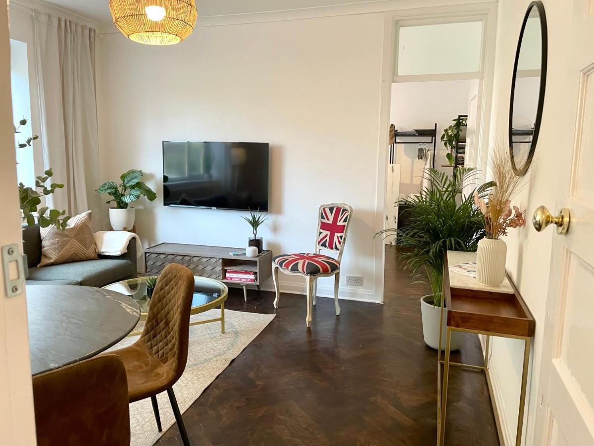 Newly Refurbished 2 Bedroom Apartment In South ลอนดอน ภายนอก รูปภาพ
