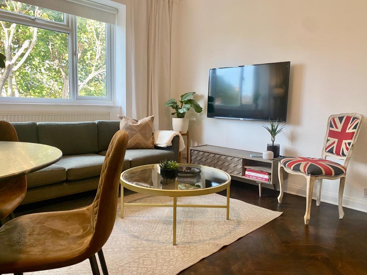 Newly Refurbished 2 Bedroom Apartment In South ลอนดอน ภายนอก รูปภาพ