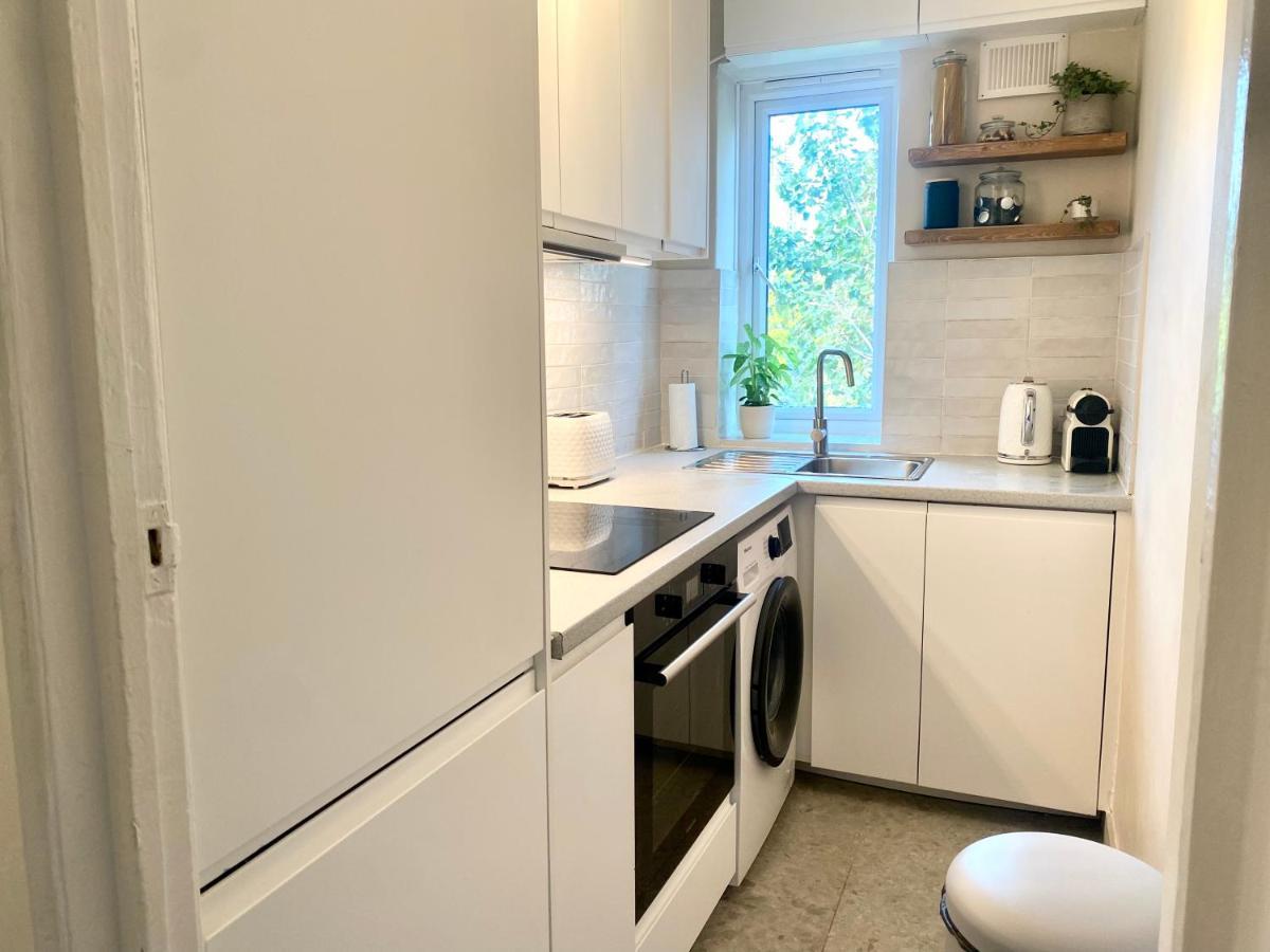 Newly Refurbished 2 Bedroom Apartment In South ลอนดอน ภายนอก รูปภาพ