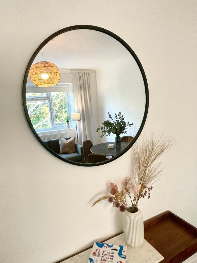 Newly Refurbished 2 Bedroom Apartment In South ลอนดอน ภายนอก รูปภาพ