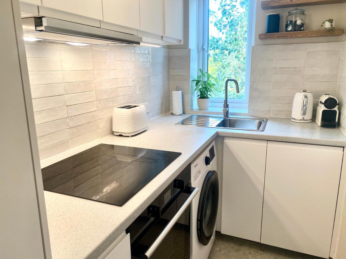 Newly Refurbished 2 Bedroom Apartment In South ลอนดอน ภายนอก รูปภาพ