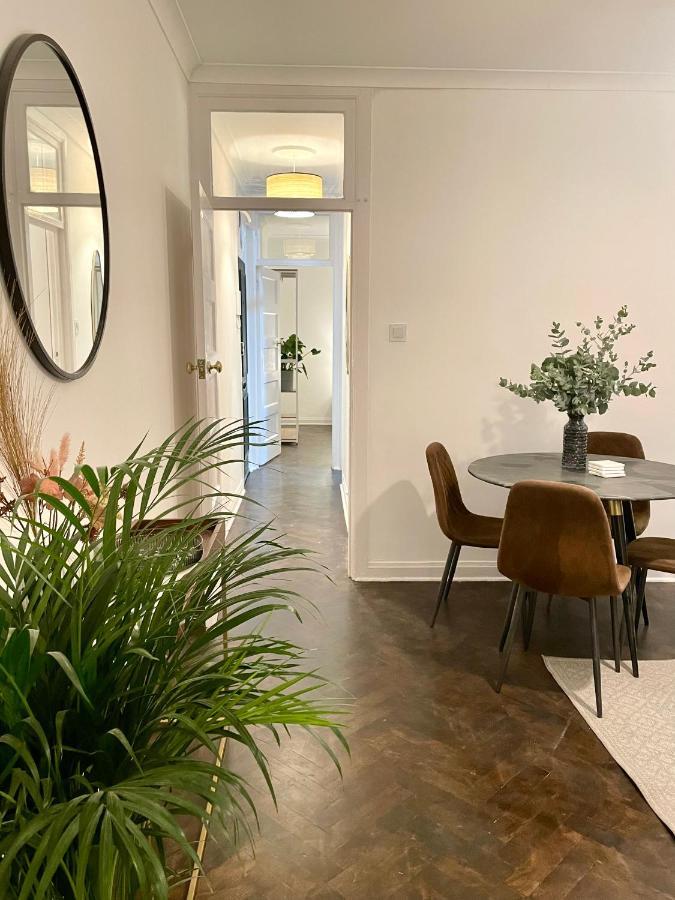 Newly Refurbished 2 Bedroom Apartment In South ลอนดอน ภายนอก รูปภาพ